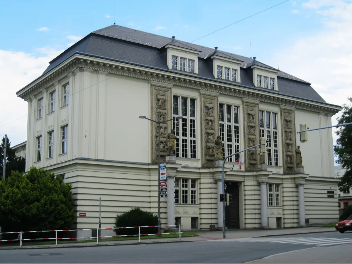 Knihovna Petra Bezruče v Opavě