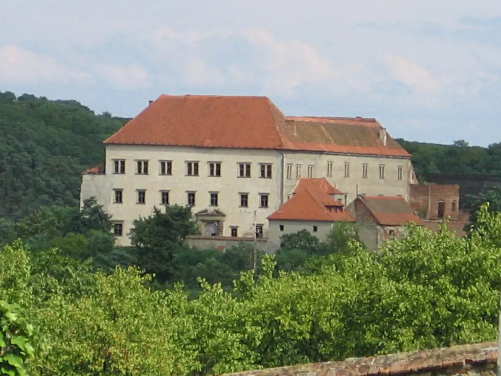 Hrad a zámek Dolní Kounice u Brna