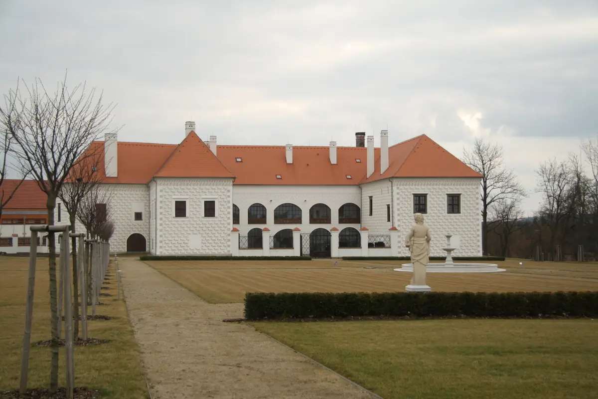 Hotel Zámek Valeč s.r.o.