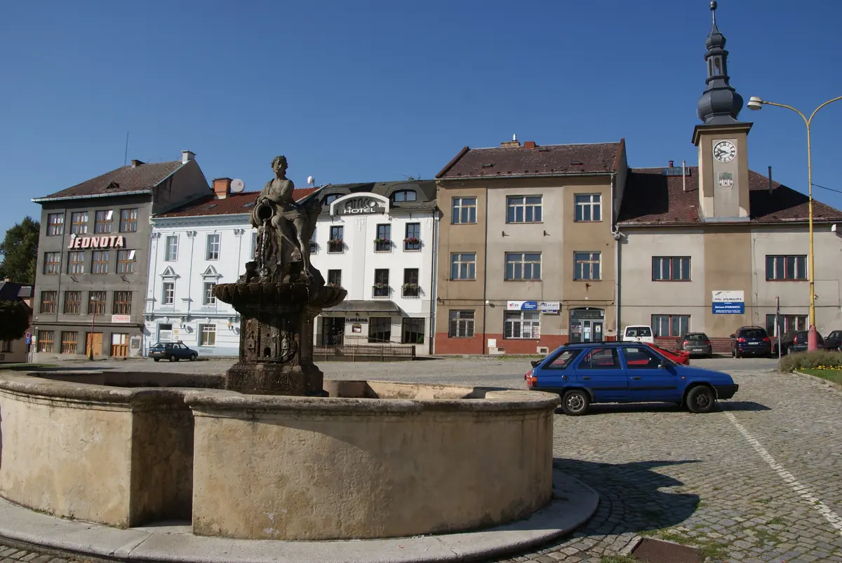 Hradní nádvoří, Masarykovo náměstí